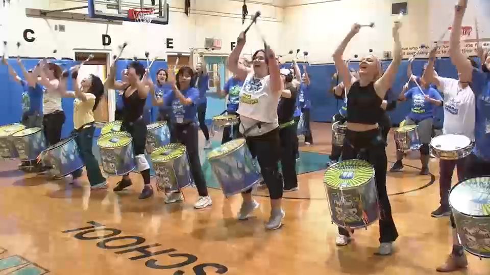 Fogo Azul's powerful drums help motivate TCS New York City Marathon runners
       — WABC-TV Eyewitness News (ABC7 NY)