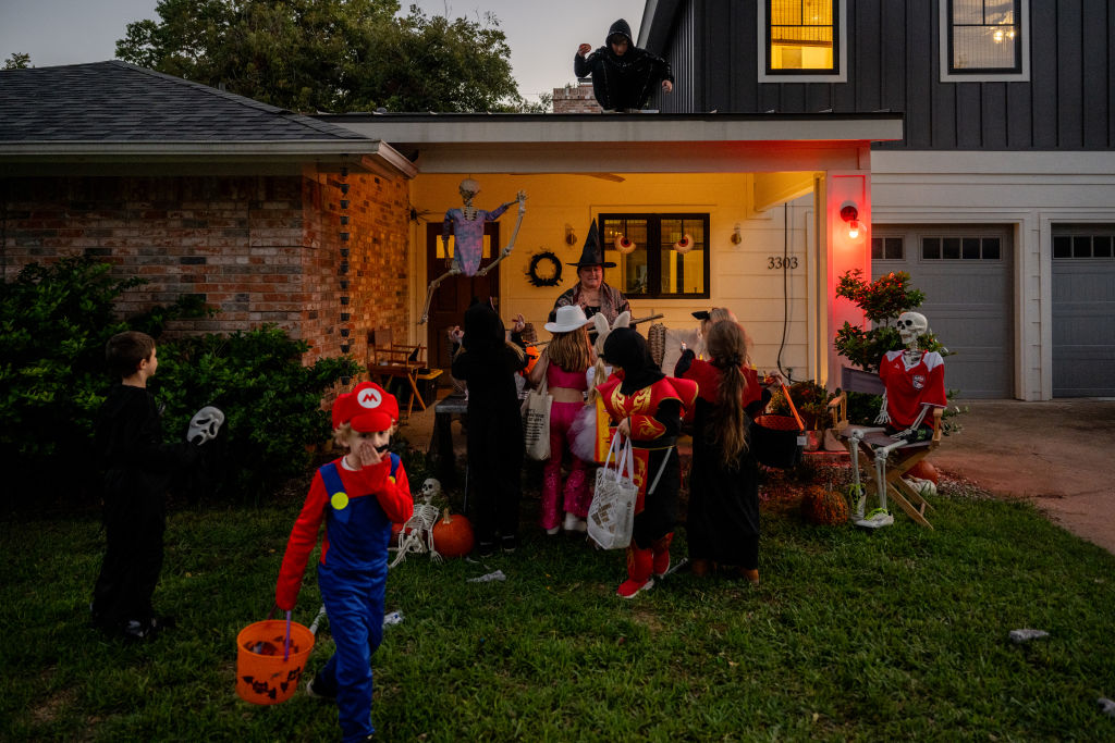 Halloween curfews 2026: When NYC-area kids need to be home this weekend — Syosset Community news