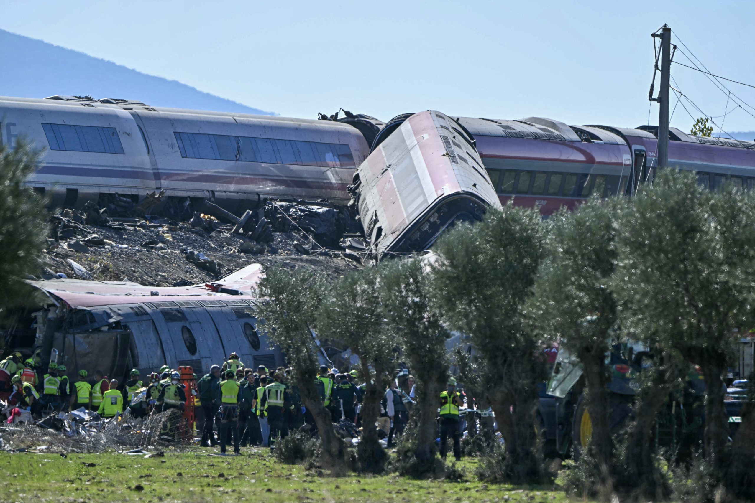 'Inexplicable' decision blamed for high-speed train crash in central Spain that killed dozens — Syosset Community news